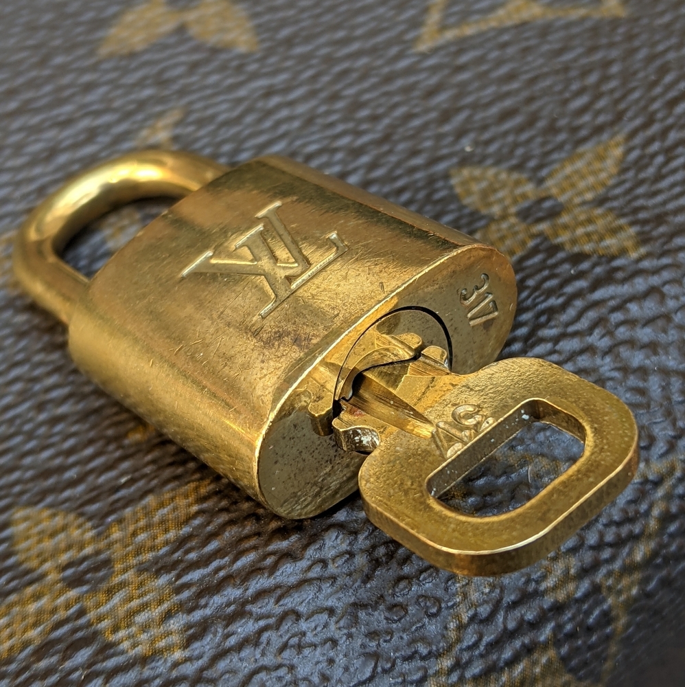 ⭐ #317 vintage Louis Vuitton padlock and ke - Picture 5 of 5